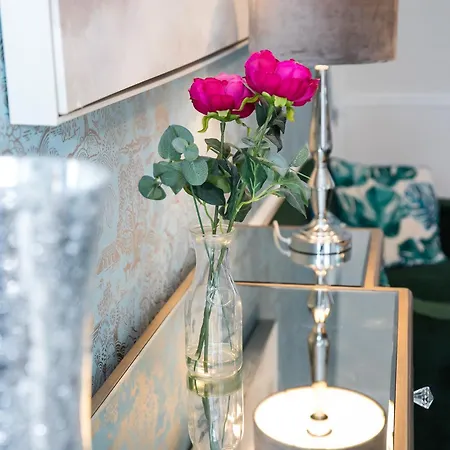 Very Ground Floor 2 Bedroom דירה