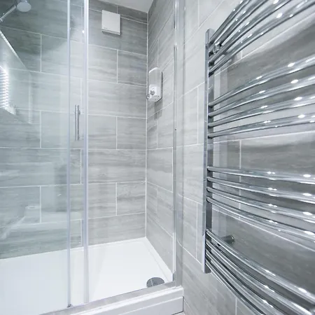 Very Ground Floor 2 Bedroom דירה יורק