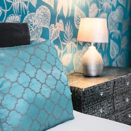 Very Ground Floor 2 Bedroom Appartement *