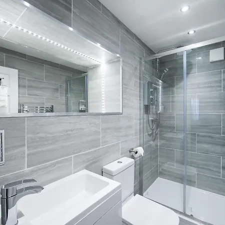 Very Ground Floor 2 Bedroom *