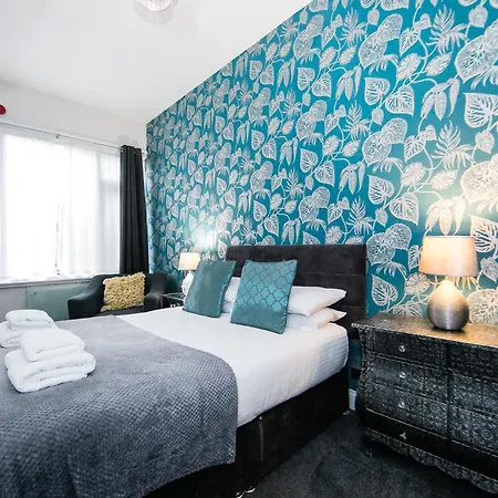 Very Ground Floor 2 Bedroom Apartment